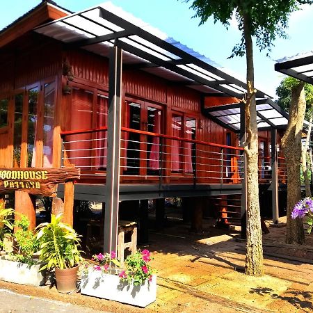 Wood House Pattaya Hotel Exterior foto