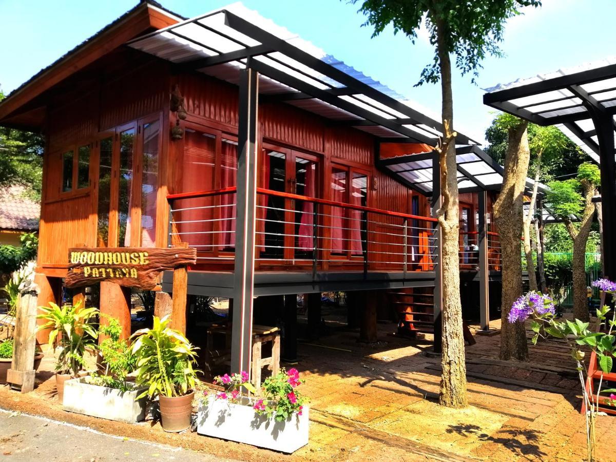 Wood House Pattaya Hotel Exterior foto