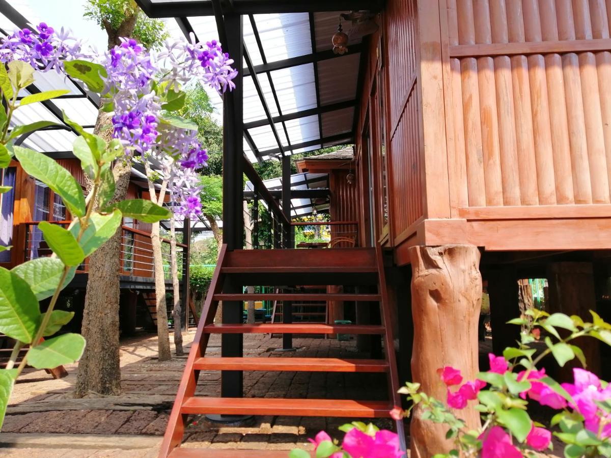 Wood House Pattaya Hotel Exterior foto