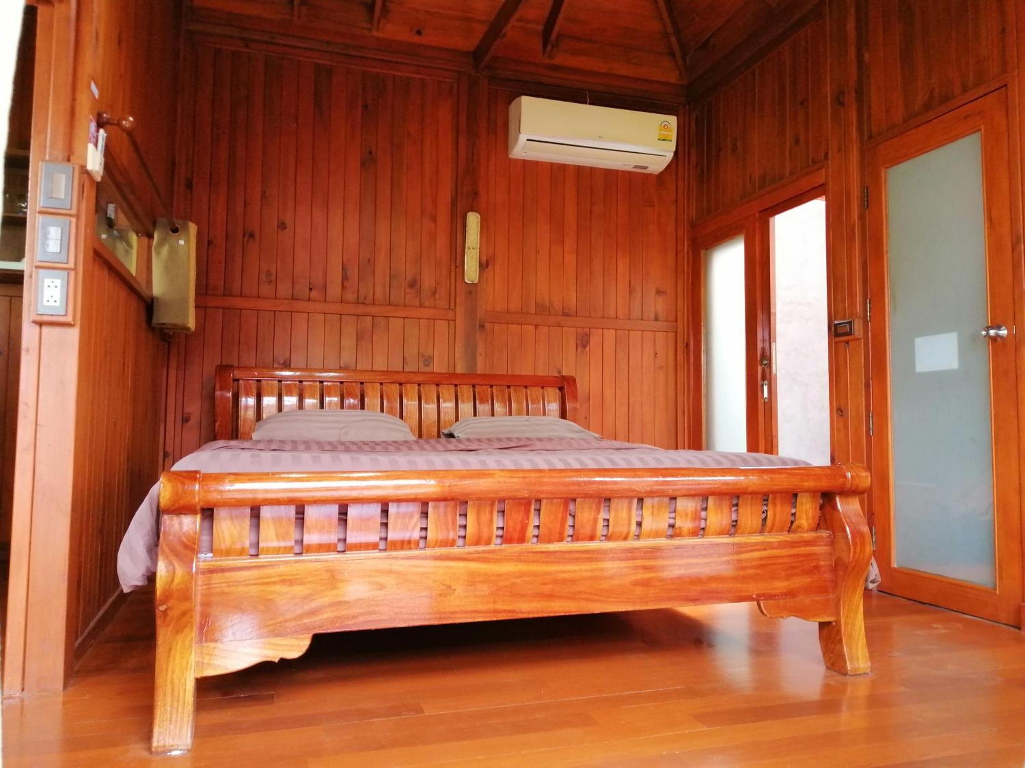Wood House Pattaya Hotel Exterior foto