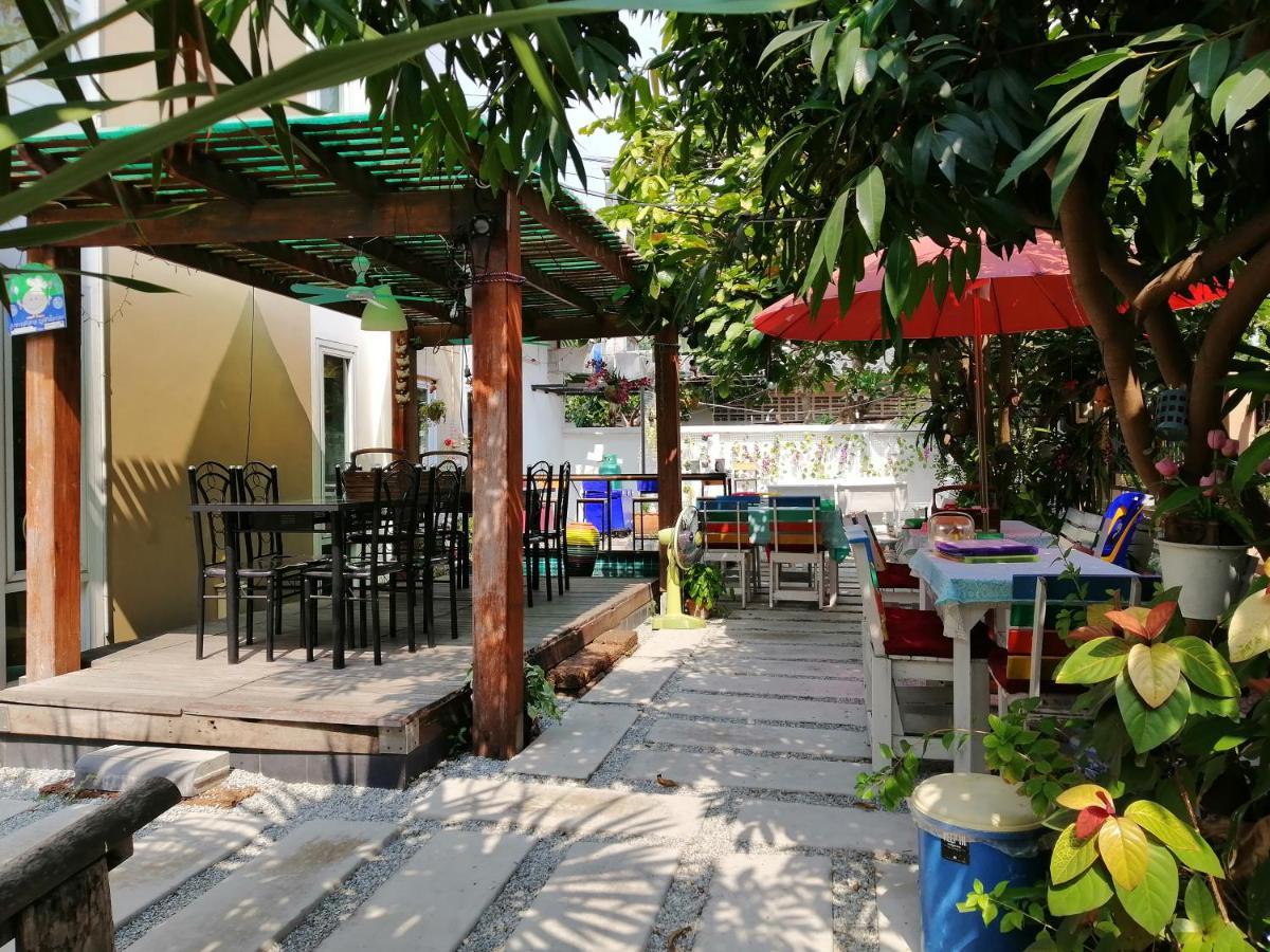 Wood House Pattaya Hotel Exterior foto