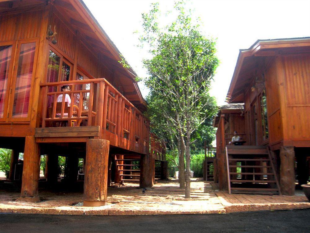 Wood House Pattaya Hotel Exterior foto