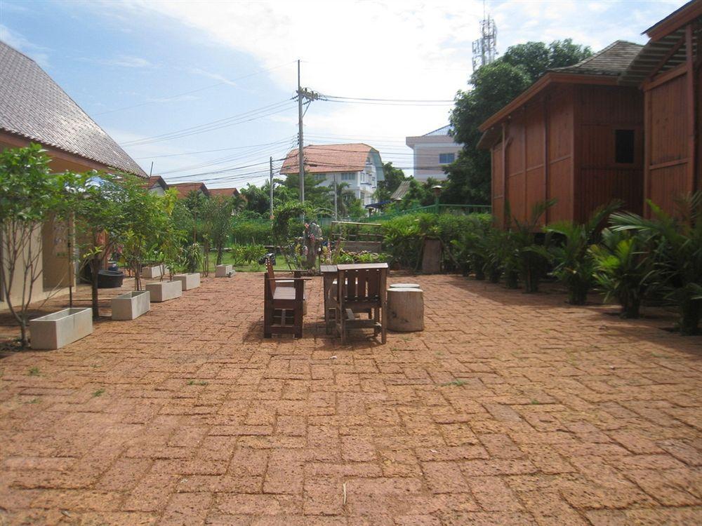 Wood House Pattaya Hotel Exterior foto