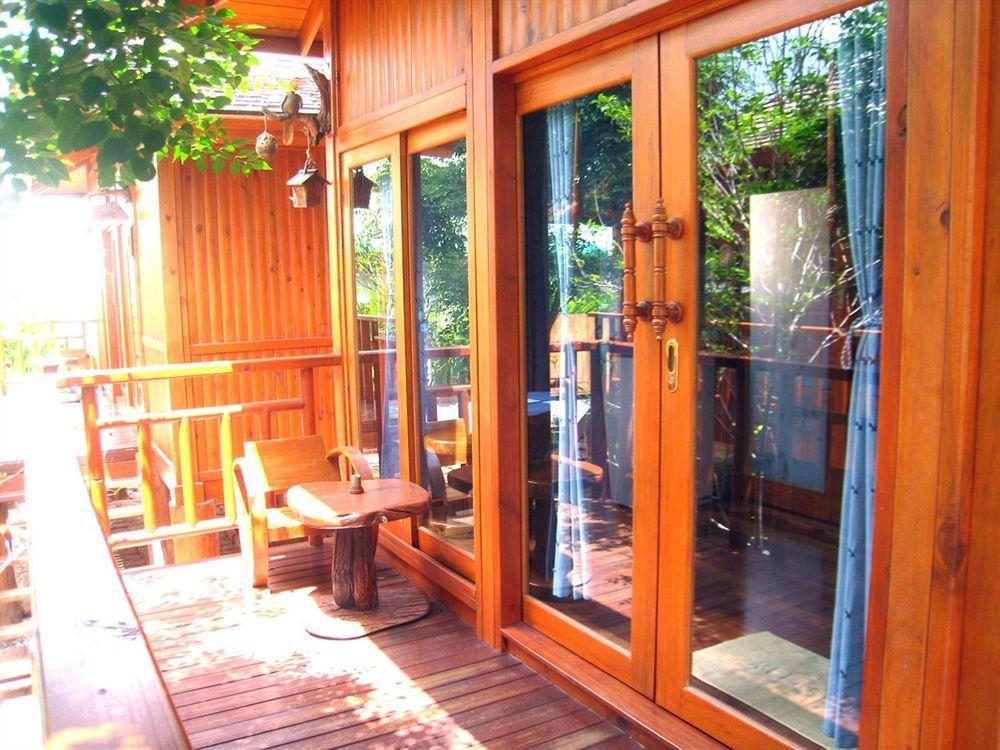 Wood House Pattaya Hotel Exterior foto