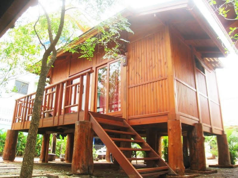 Wood House Pattaya Hotel Exterior foto