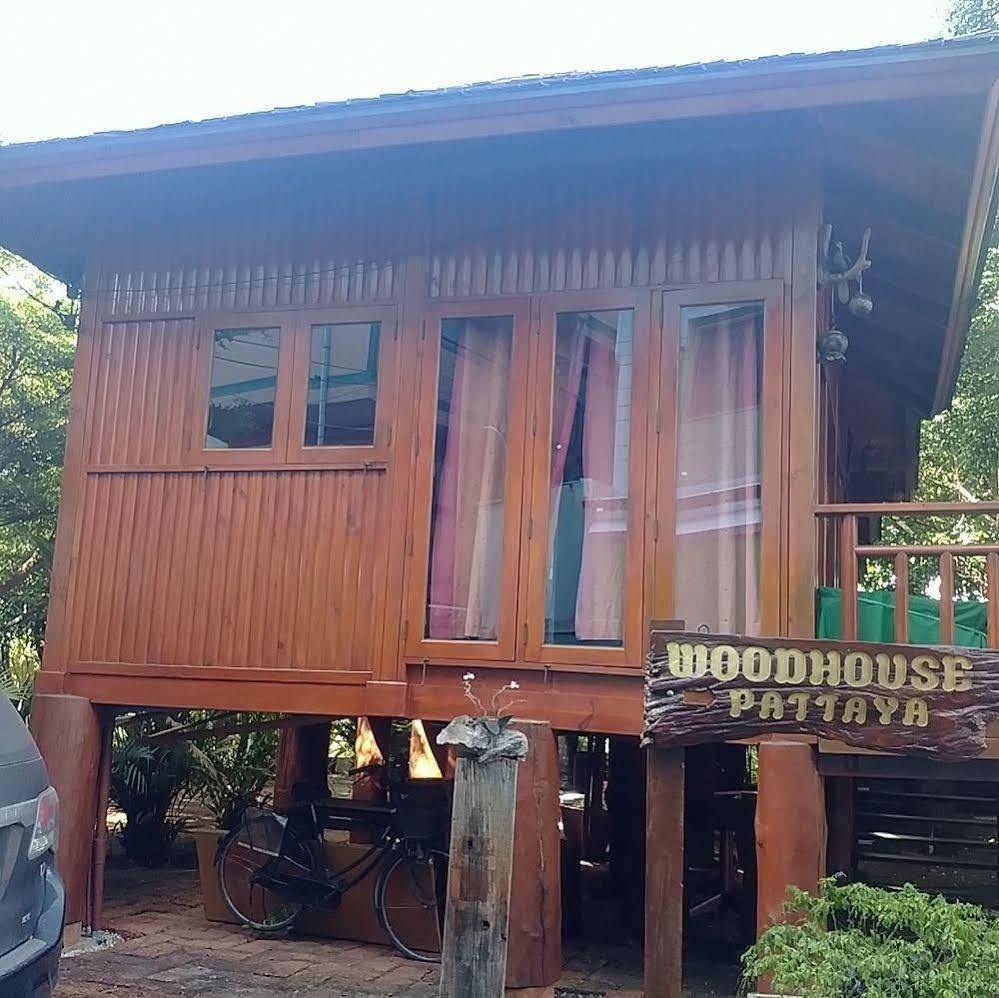 Wood House Pattaya Hotel Exterior foto